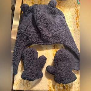 Hat and gloves toddler boy set, barely worn 12-24 mo